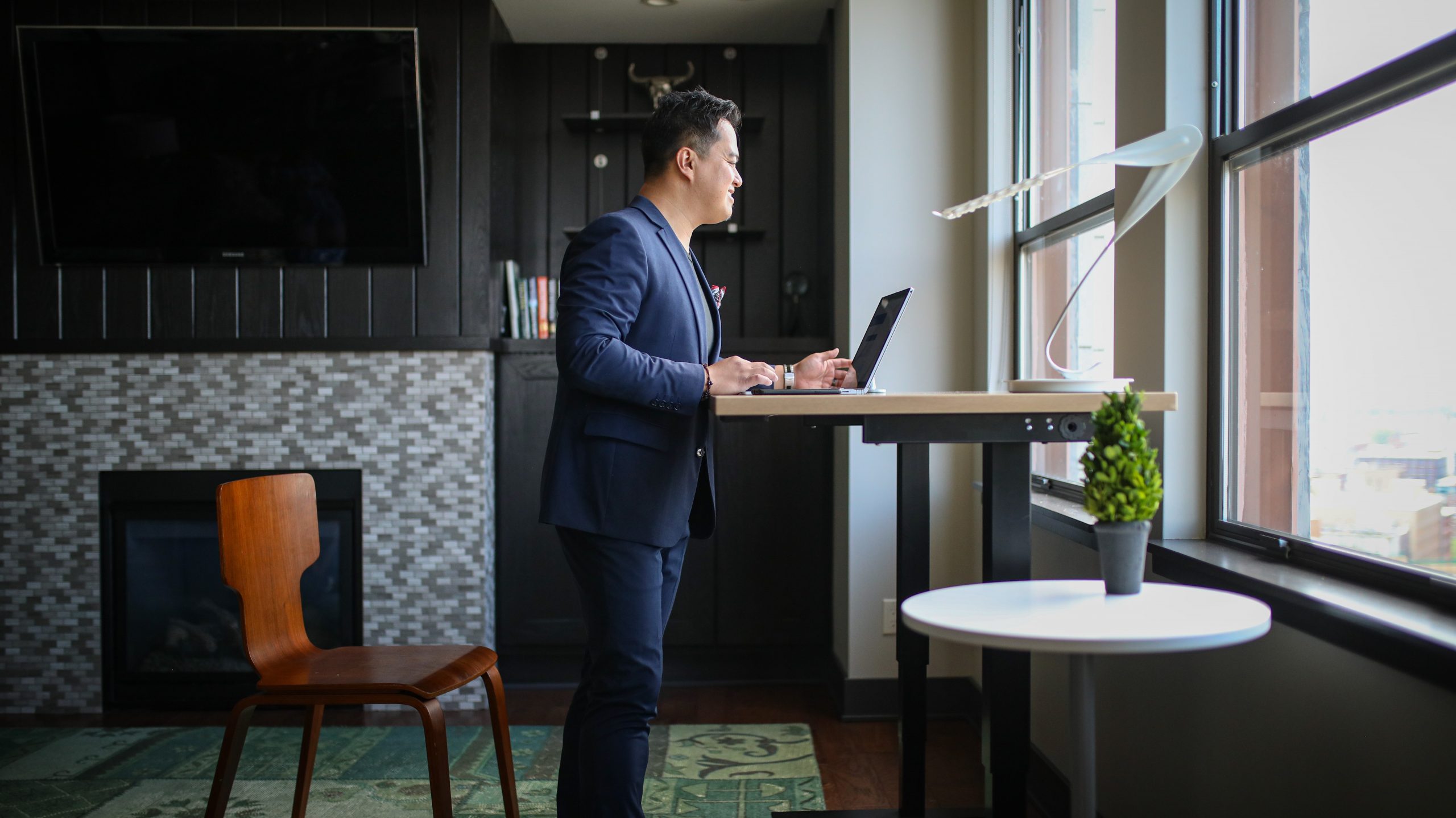 thestandingdesk-cKHodNDozmc-unsplash